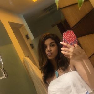 Meet your Posher, Rina